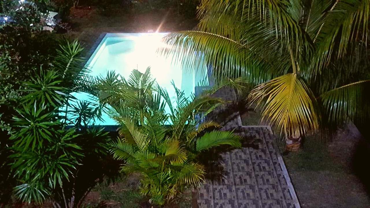 Aux Plaisirs De La Vie Chambre Chez L Habitant Flic en Flac Экстерьер фото