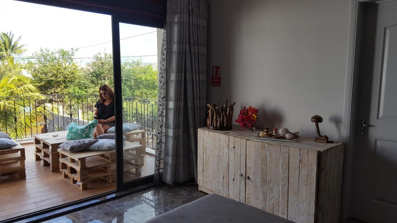 Aux Plaisirs De La Vie Chambre Chez L Habitant Flic en Flac Экстерьер фото